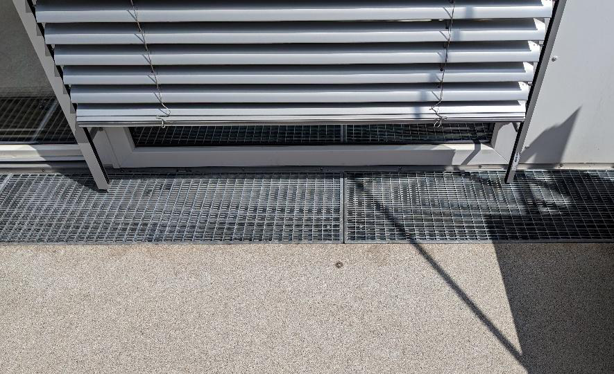 Entwässerungsrinne am Balkon